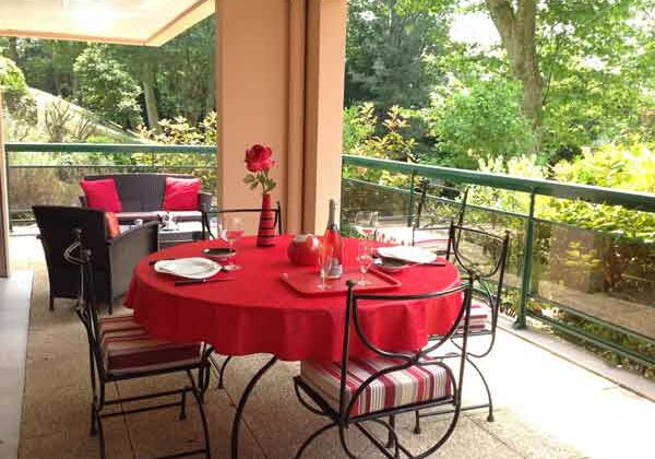 terrasse table location appartement biarritz parc del carril